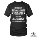unterschatze niemals einen soldaten der im august geboren wurde t shirt
