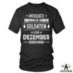 unterschatze niemals einen soldaten der im dezember geboren wurde t shirt